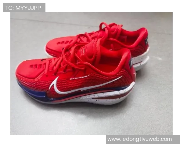 CaptainCade携手康宁汉姆打造独特美队主题球鞋融入个人风格元素