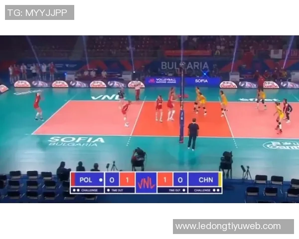 布克谈球队信任建立过程强调夏季训练的重要性与团队凝聚力