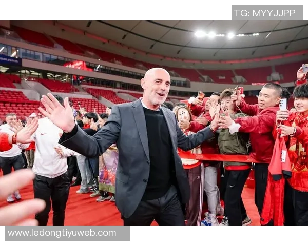 海港三连冠荣耀时刻上海海港足球俱乐部2025赛季总结会圆满召开