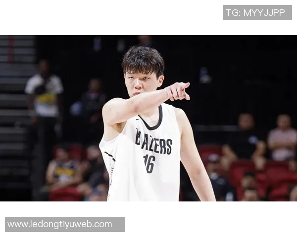 杨瀚森深入研究比赛录像逐渐领悟NBA精髓展现出色媒体人素养
