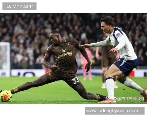 热刺边卫波罗赛后怒斥队友无视球迷行为引发众怒令人失望